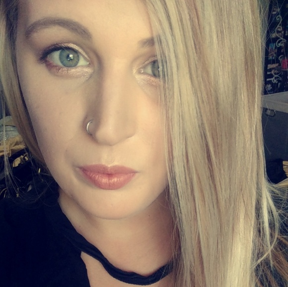 Meet your Posher, Andrea - Picture 1 of 1